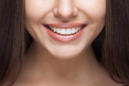 A beautiful girl with a charismatic smile at the dentist near you in Aliso Viejo, Laguna Niguel, Laguna Beach, and Mission Viejo.