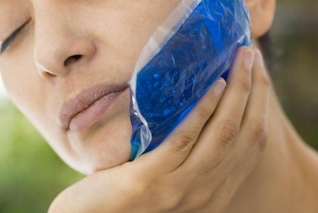 A female patient is having wisdom tooth pain and is in need of wisdom teeth removal oral surgery.